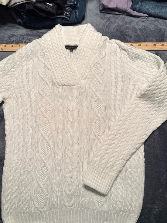 JEANNE PIERRE Sweaters - JEANNE PIERRE White Cable Knit V‑Neck Shawl Sweater
